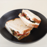 Zathar Tomato Labneh (واﻟﻠﺑﻧﮫ ﺑﺎﻟطﻣﺎطم اﻟزﻋﺗر ﺳﺎﻧدوﻧش)